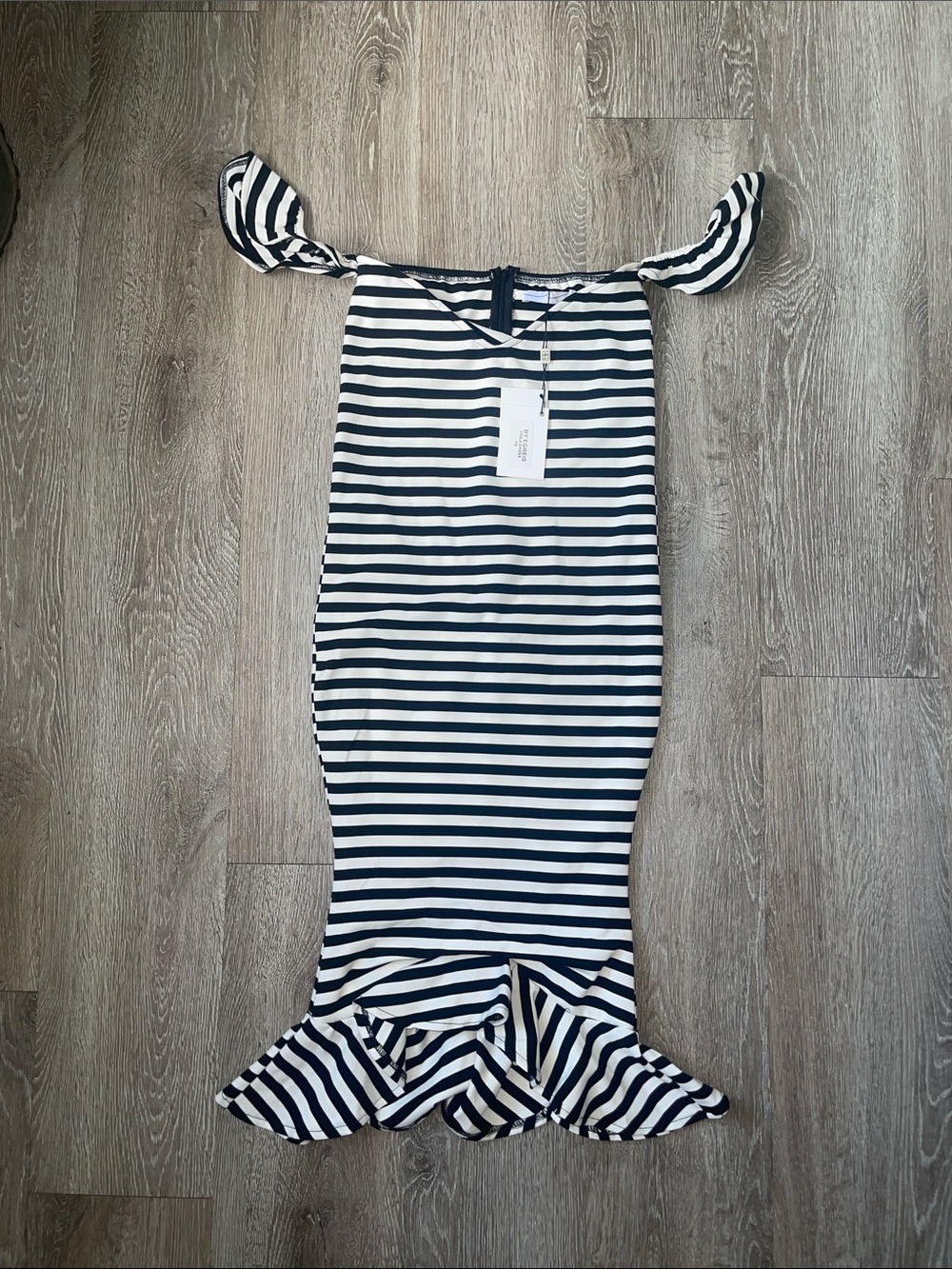 By Egreis Striped Ruffle Bodycon Off-Shoulder Dress NWT xs viola black and white - Picture 2 of 6